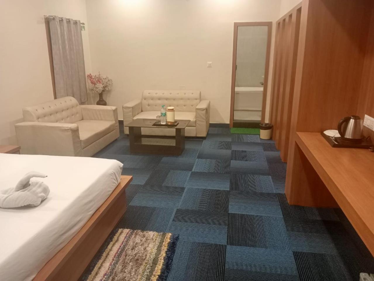 The Prestige Hotel & Convention Panposh Extérieur photo